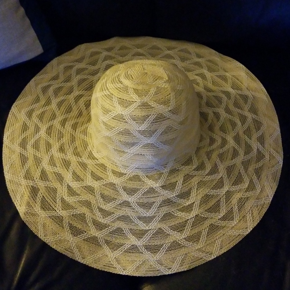 Sun hat with strap - Picture 1 of 4